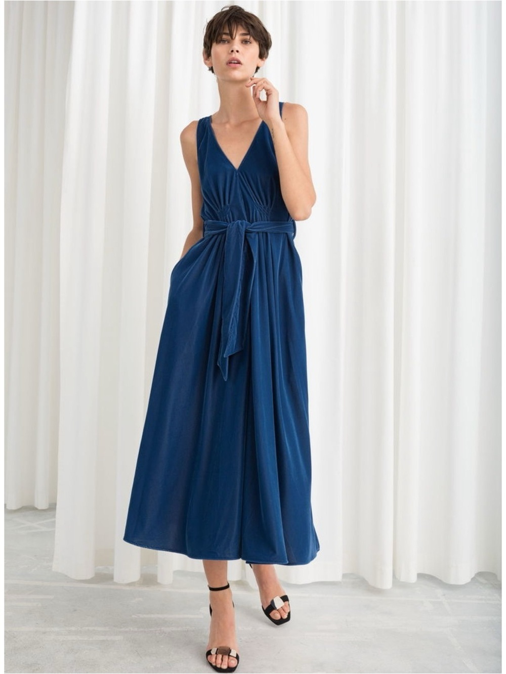 & Other Stories Belted Velvet Midi Dress in Blue Size: 4